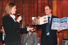 Ж. Пикл и Б. Канцер демонстрируют фотокниги, для которых особенно важно безупречное качество печати. Печать — HP Indigo, бумага — DNS Indigo 