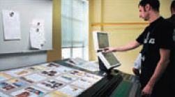 В распоряжении печатника — пульт с двумя сенсорными экранами и системой спектрофотометрического контроля PDC-S, автоматически корректирующей настройки для сохранения параметров печати в заданных диапазонах