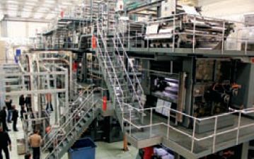 С этой точки можно по-настоящему оценить масштаб установленного в L’Union комплекса Goss Uniliner S. Помогают фигурки людей