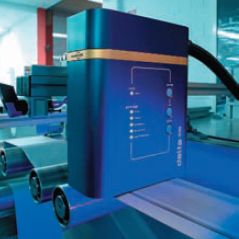 Весьма активна на этом рынке Atlantic Zeiser. Её система Delta 105i демонстрировалась на KBA Rapida 105. Скорость печати до 14000отт./ч. Возможно использование УФ- и водных чернил