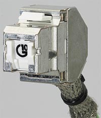 Рисунок 5. Розеточный модуль RJ45 Volition OCK10S8 от 3M с полным экранированием устойчив к наводкам. Он снабжен встроенной шторкой, монтируется без инструмента (технология One-Сlick) и допускает повторное использование.