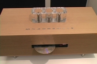 Инженеры Supercent объединили проигрыватель компакт-дисков и радиоприемник с ламповым усилителем 