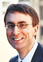 Пол Кохер: «Когда вы оснащаете свое мобильное устройство новыми функциями, в голове у нечистых на руку людей срабатывает сигнал. Они начинают понимать, что на этом можно получить, скажем, 15 млн. долл., тогда как на нынешней работе — всего 80 тыс. Просто мы не знаем, когда в конце концов это случится: завтра или еще через десять лет»