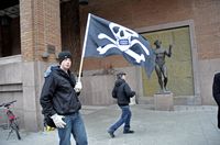 Сторонники Pirate Bay, подробно освещая ход процесса, называют происходящее словом spectrial, образованным от слов, обозначающих "спектакль" и "суд" 