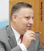 400 станций VSAT в неделю. Как отметил Виталий Слизень, такими темпами «Синтерра» собирается их устанавливать, оперативное же обслуживание будет поручено партнерам.