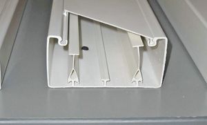 Рисунок 3. Кабель-канал серии INSTA с разделительными перегородками.