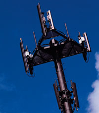 телефоны третьего поколения, которые до сих пор считаются нишевым продуктом в Европе, смогут работать на частотах 900 и 1800 МГц уже к концу года