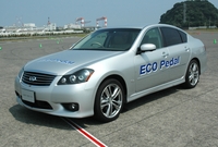 В Nissan разработали новые технологии, предназначенные для информирования водителя о безопасности на дороге и экономичном использовании горючег 