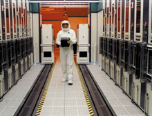 Под давлением AMD, планирующей переход на технологический процесс 65 нм к концу текущего года, корпорация Intel намерена увеличить темпы ввода в действие еще более современных технологий, чтобы как можно дальше оторваться от конкурента