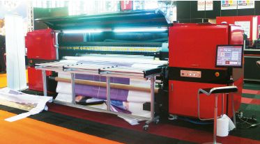 Широкоформатный i-CUBE работал на чернилах Terajet, специально созданных для стойкой печати по стеклу без применения праймера