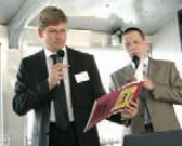 О. Фогель представил многочисленные образцы готовой упаковки с окошками, заклеенными и запаянными плёнкой на оборудовании Kohmann