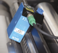 Оптические датчики в каждой печатной секции фиксируют специальные метки на полотне, обеспечивая корректировку продольной приводки в реальном времени