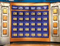 Компьютер способен анализировать сложные вопросы и выдавать ответы, которые вполне сопоставимы по своему уровню с ответами людей, принимающих участие в телевизионной программе Jeopardy, известной в России под названием «Своя игра»