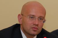 По словам Дмитрия Назипова, в результате кризиса количество клиентов и расчетных документов увеличилось на десятки процентов 