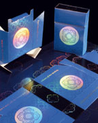 Примеры послепечатной отделки с холодным тиснением фольгой на InlineFoiler (Фото: MAN Roland)