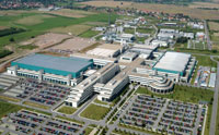 Производство процессов по 45-нанометровой технологии ведется на заводе AMD Fab 36 в Дрездене (Германия) 