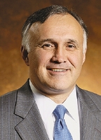 По словам Рона Овсепяна, ранее в Novell уже предлагали услуги по переходу на SLES, но на основе отдельных контрактов с клиентами