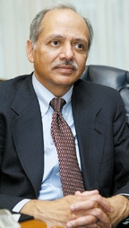 Амбудж Гойял: «Наша цель заключается в том, чтобы предоставить пользователям реальную возможность работы с информацией»