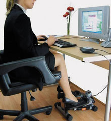 В Gamercize подчеркивают, что тренажер GZ PC-Sport & Power Stepper не просто уменьшенная копия стандартного тренажера-лестницы StairMaster, который можно увидеть во многих спортзалах. Эту машину можно подключить к клавиатуре или мышке через порт USB. Можно просто использовать его по желанию, а можно настроить так, чтобы клавиатура или мышка работала только тогда, когда служащий  тренируется