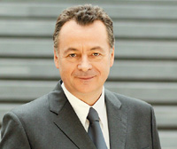 Бернд Бишофф уверен в том, что 2008 финансовый год будет благоприятным для бизнеса компании