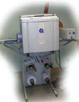 Система подачи/приёма материала рулонного дупликатора выглядит внушительнее печатающего модуля 