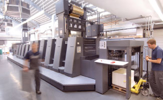 В работе 6-красочный Speedmaster CD 74 с двумя секциями лакирования, УФ-сушкой и модулем FoilStar (Фото: Heidelberg)