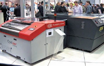 Стенд EskoArtwork. Макс. производительность цифровой автоматической линии в составе устройства лазерного гравирования Cyrel Digital Imager Spark 4260 Auto и термального формного процессора DuPont Cyrel Fast TD 4260 — 4 полноформатных (1067в1524 мм) формных флексопластины в час 