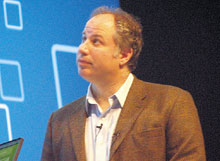 По мнению Менделя Розенблюма, настоящий момент в развитии средств виртуализации характеризует переход от от отдельных специализированных виртуальных машин к системе сервисов виртуализации