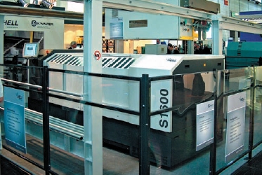 Стенд Hell Gravure Systems. Работающая на базе оптоволоконного лазера установка PremiumSetter 1600 формирует изображения с макс. разрешением 2540 dpi при глубине рельефа до 800 мкм 