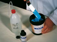 Рис. 2. Фотоэмульсию следует готовить за день перед использованием при помощи чистого шпателя, не имеющего следов ржавчины