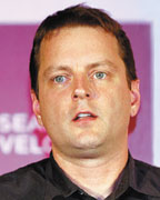 Дэвид Фило: «Сейчас в мире насчитывается около полумиллиарда наших пользователей, и если задуматься, что может дать нам следующие полмиллиарда, то это, безусловно, будут новые рынки»