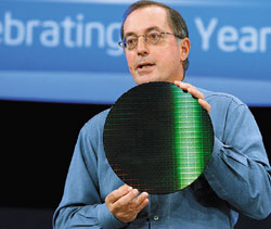 По словам главы Intel Пола Отеллини, сегодняшняя деятельность Intel в сфере перспективных исследований и разработок объединена общей идеологией Essential Computing, подразумевающей облегчение и обогащение возможностей всех аспектов быта и деловой жизни людей