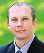 По словам Ричарда Маккормака, Fujitsu конкурирует с Sun сейчас и намерена делать это и в будущем