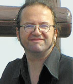 Майкл Зейсер: «Когда-нибудь суперкомпьютер будет умещаться на ладони. При этом может возникнуть любопытная проблема, поскольку обычные способы монтажа полупроводниковых схем войдут в противоречие с новыми свойствами материалов»