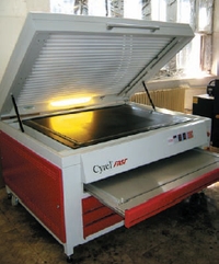 Расположение секций друг под другом значительно экономит производственную площадь (на фото DuPont Cyrel 2000 EC/LF)