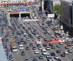 Исторические центры крупных городов перегружены автомобилями, и единственно возможное решение этой проблемы городские власти видят в лимитировании трафика путем введения платы за въезд