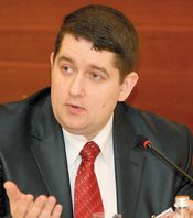 «Так как ИТ-бюджеты в рублях остались на прежнем уровне, а цены в долларах резко подскочили, мне приходится всеми возможными или невозможными способами вписываться в бюджет»,  Константин Садовский, директор по ИТ группы компаний «Ореско»