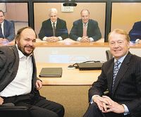 Важнейшим компонентом системы Cisco Unified Computing System, предлагаемой Cisco для построения ЦОД, является программное обеспечение компании VMware; на фото — президент VMware Пол Маритц и глава Cisco Джон Чемберс