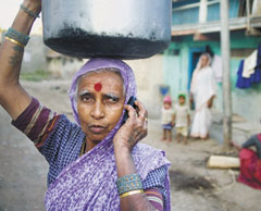 На развивающихся рынках где использование мобильной связи растет очень быстрыми темпами, спрос на дешевые телефоны GSM вб этом году был оживленным. Так, октябрь стал вб Индии самым успешным за всю историю месяцем по числу новых пользователей беспроводной связиб Бб?Б?? ими стали 6,71б млн. человек