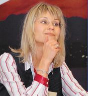 «Профессионалы в период кризиса предпочитают держаться за свои рабочие места, поэтому профессионалов, как и раньше, сложно найти на рынке»,  Ирина Клюсова, территориальный директор отделений по подбору персонала Kelly IT Resources, международной рекрутинговой компании Kelly Services