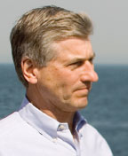 «Оттого что вы передадите решение какой-то проблемы поставщику услуг аутсорсинга, проблемой она быть не перестанет» — Билл Хома, ИТ-директор сети супермаркетов Hannaford Bros