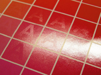 Одно из достоинств технологии— невозможность скопировать эффект, но как же воспроизвести его на страницах журнала? Сканер не 