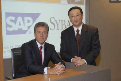Две компании намерены предложить доступ к бизнес-приложениям с мобильных устройств, сообщили президент SAP по международным операциям Билл Макдермотт и генеральный директор Sybase Джон Чен 