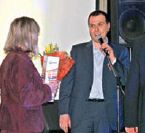 Конкурс был бы невозможен без поддержки спонсоров. Приз одному из победителей вручает Игорь Егоров (