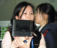 Internet-терминал M528 с 4,8-дюймовым сенсорным экраном весит 340 граммов