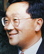 у Sybase практически не осталось средств, когда в конце 1998 года пост генерального директора занял Джон Чен; с того момента, компания сохраняет стабильность 