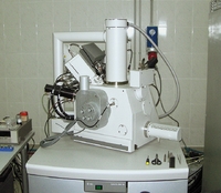Электронно-ионный микроскоп, имеющийся в МФТИ, позволяет анализировать 100-нанометровые интегральные схемы