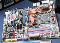 Для любителей экстремального разгона плата P45 Diamond укомплектована системой жидкостного охлаждения чипсета