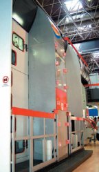 Мощная 12-красочная Cerutti Flexotecnica F12 не смогла поместиться в поле стандартного объектива