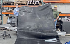 Основной признак комбо-моделей— движущаяся конвейерная лента. Увидеть её можно разве что на фабрике, до монтажа вакуумного стола (благодарность VUTEk за фото)